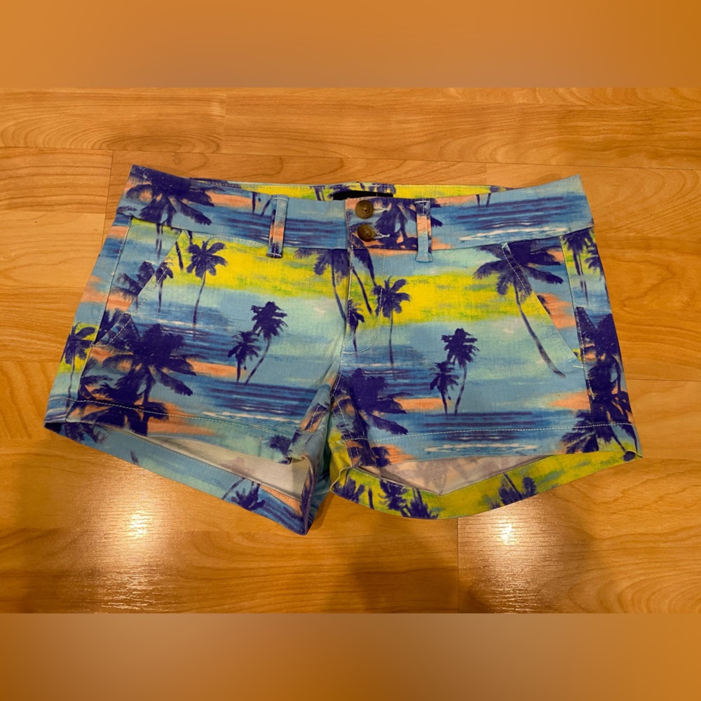 Women’s American Eagle Colorful Palm Tree Stretch Denim Shorts -Size 4